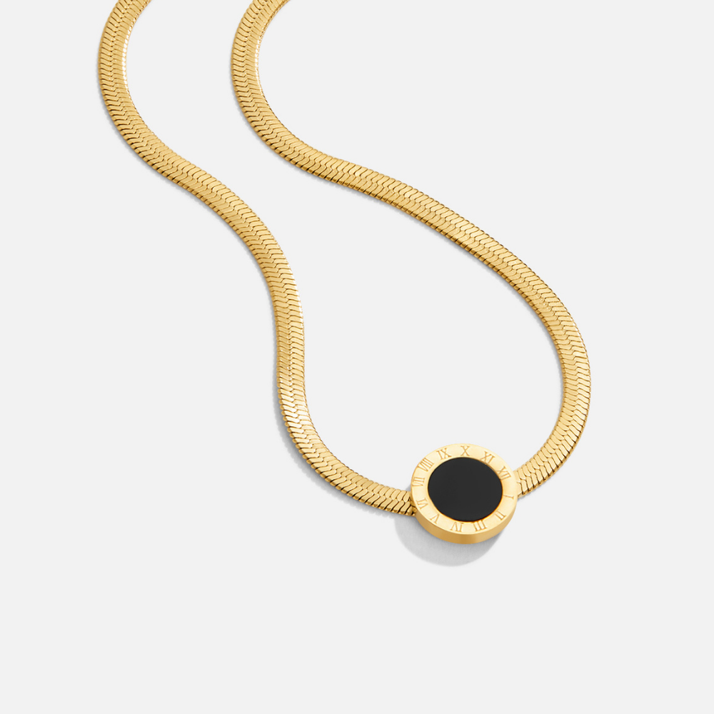 Kette mit schwarzem Anhänger „Azalea“