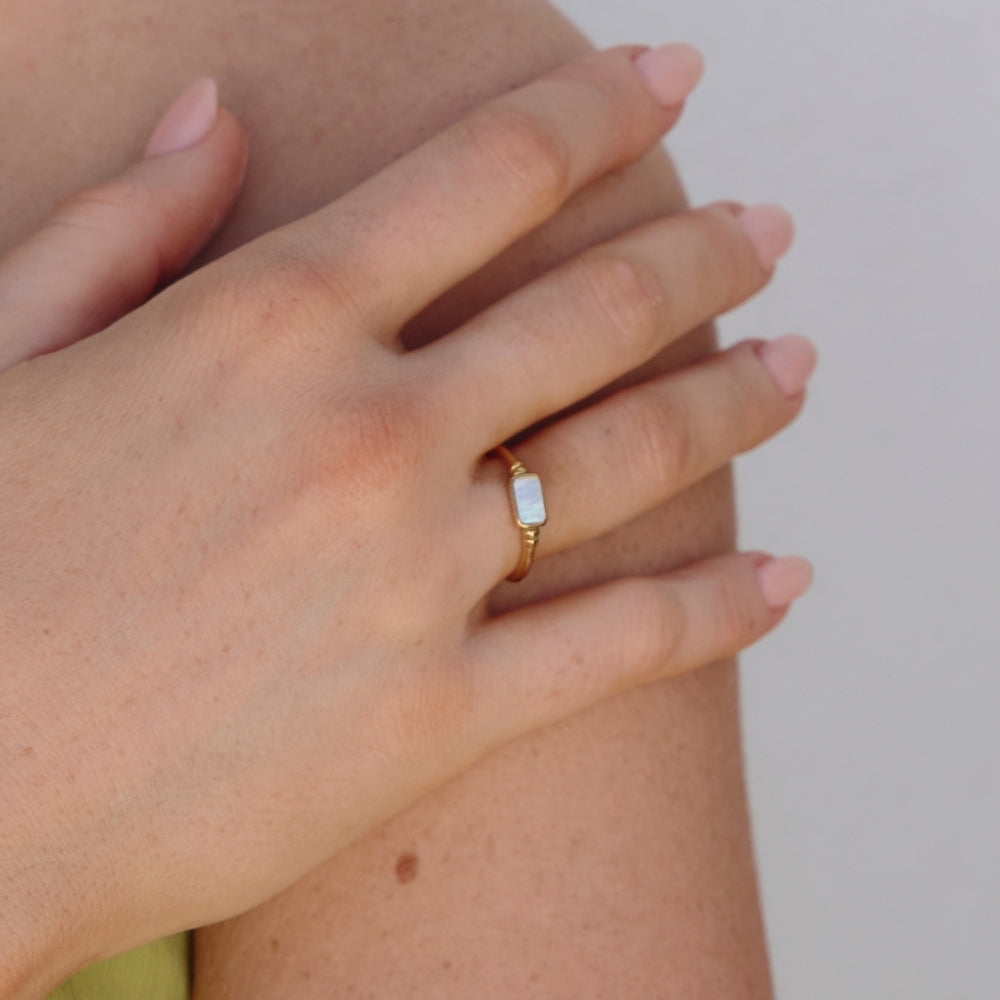 Weißer Sakura-Ring Gold