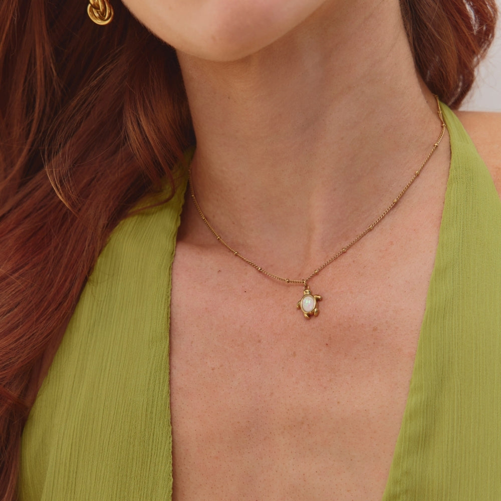 Halskette mit gravierten Wildblumen Gold