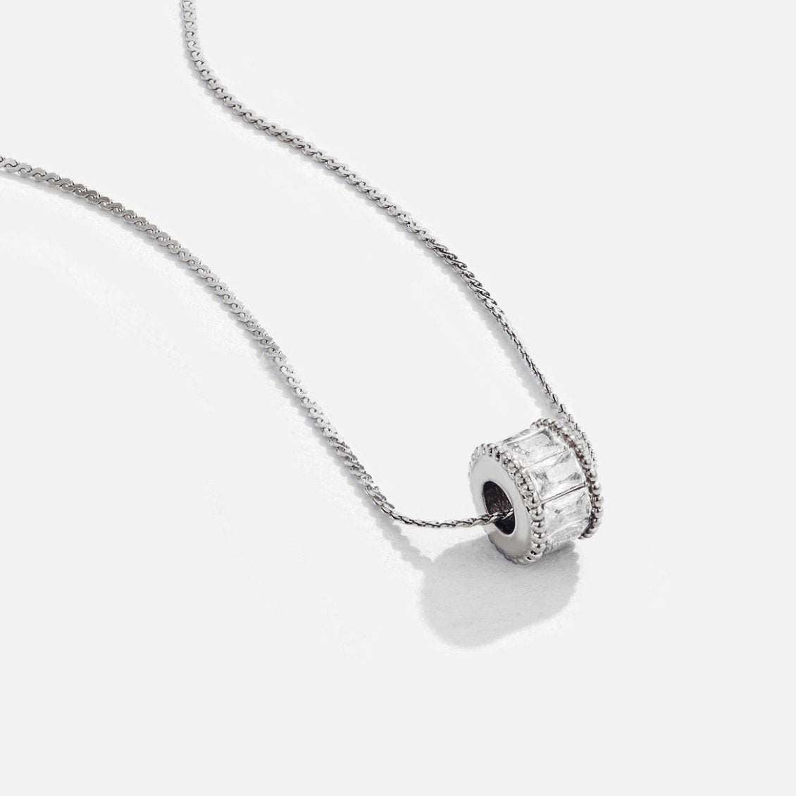 Halskette mit Doppelring-Anhänger Silber & Kristall