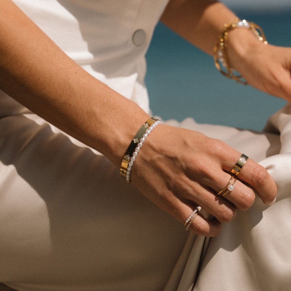 Gold Clover Bangle - Beautiful Earth Boutique