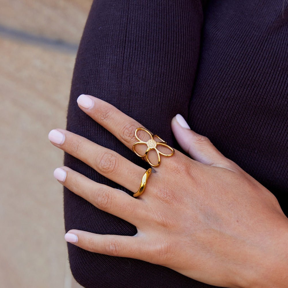 Golden Daisy Flower Ring - Beautiful Earth Boutique