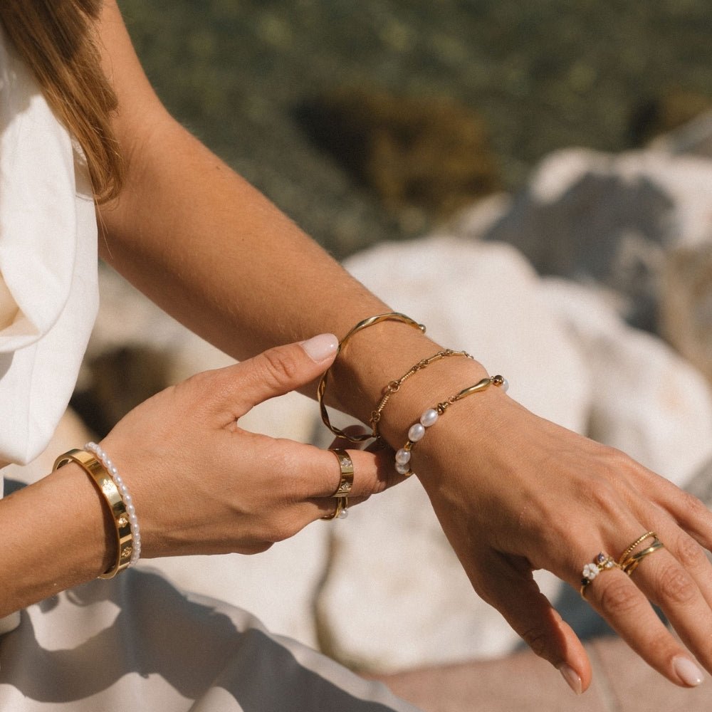 Twisted Imari Gold Bangle - Beautiful Earth Boutique