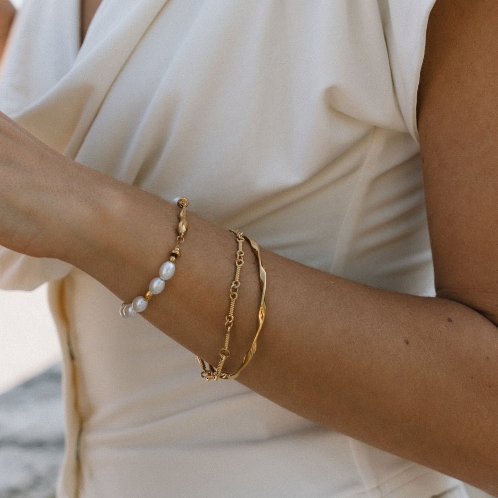 Twisted Imari Gold Bangle - Beautiful Earth Boutique